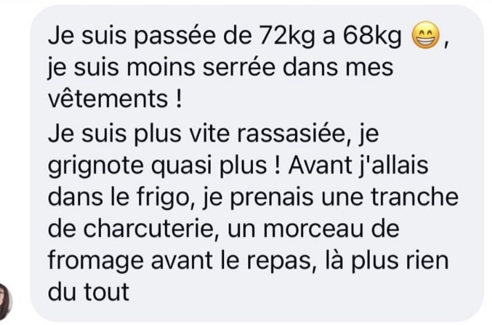 Capture du message d’une cliente : elle indique être passée de 72 à 68 kg, être moins serrée dans ses vêtements, plus vite rassasiée et grignoter moins.